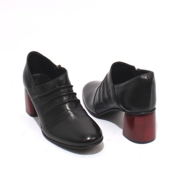 ITALIAN Black Leather Round Toe Zip Booties Heels - Picture 2 of 8